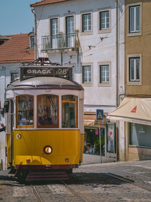 Lisbon: Mouraria, Graça & Alfama Hilltop Views