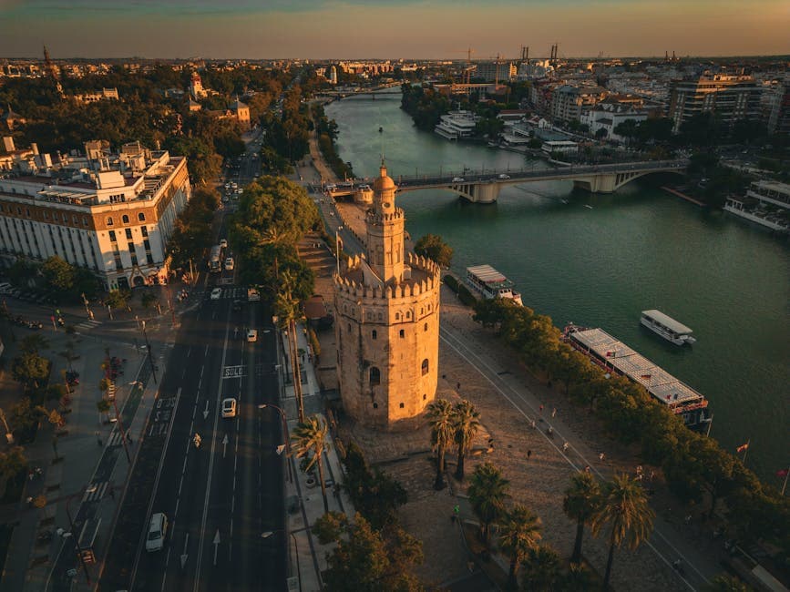 Paseo de Colón riverside promenade