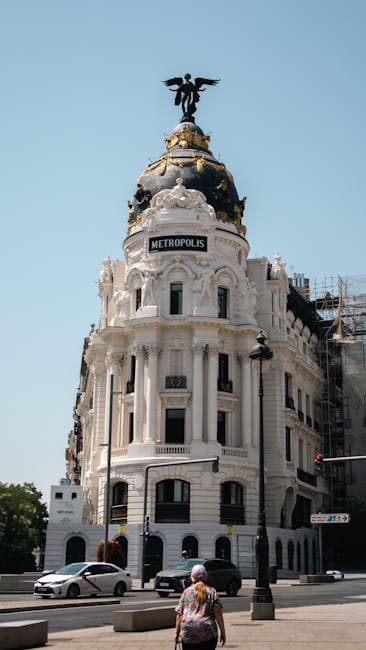 Calle de Alcalá (Edificio Metrópolis, Círculo de Bellas Artes)