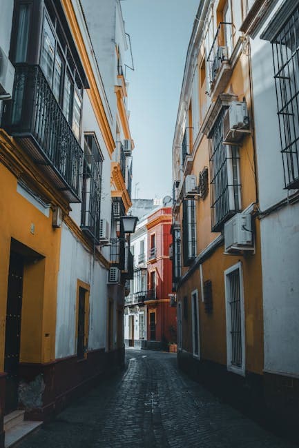 Arenal quarter streets (short walk-through with mention of old theaters/tablaos)