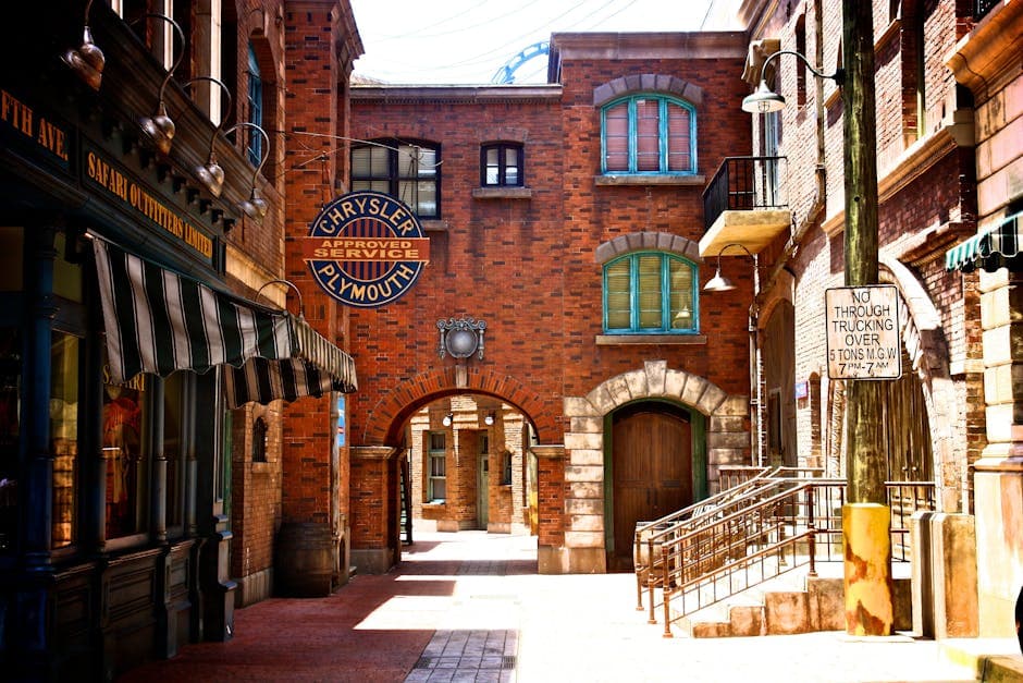 Hanayashiki Amusement Park (exterior / retro streets)