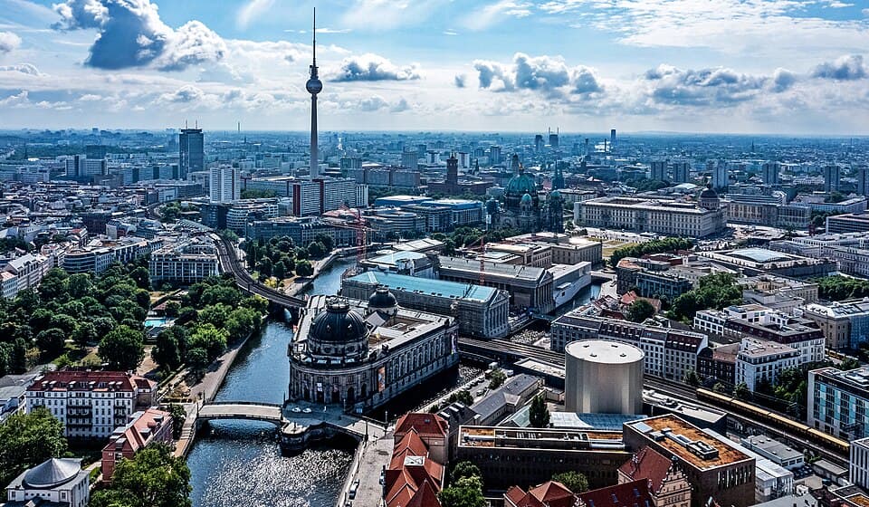 Berlin Friedrichshain–Kreuzberg: Food, Nightlife and Street Art